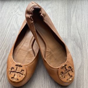 Tory Burch Reva Brown/Tan Pebbled Flats. Great Condition. Size 9